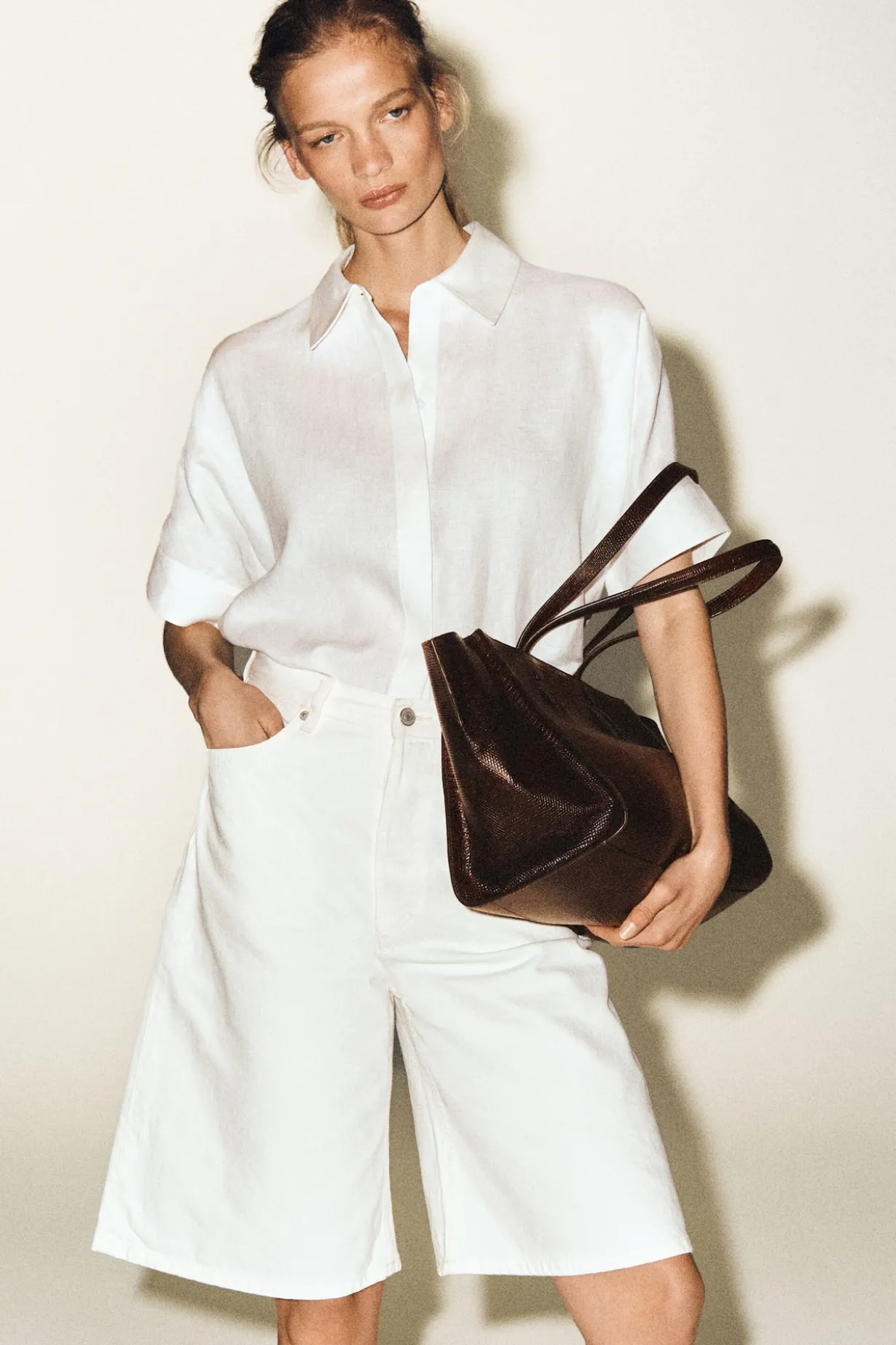 OVERSIZED SHORT-SLEEVED LINEN SHIRT