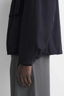 PACKABLE-HOOD WINDBREAKER JACKET