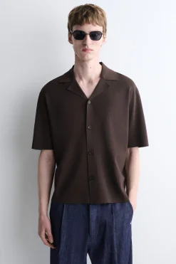 PERFORATED KNITTED SHORT-SLEEVED SHIRT