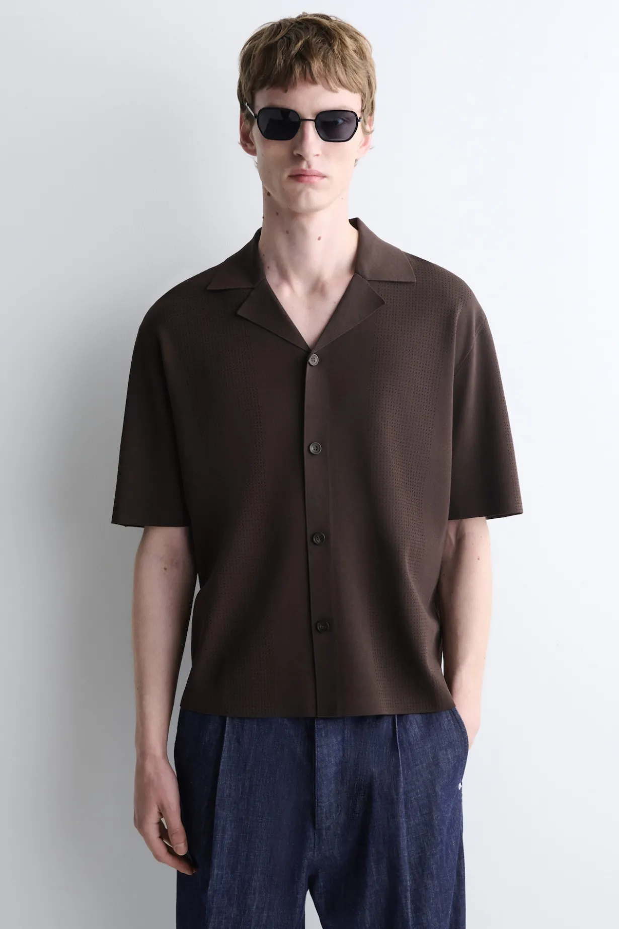 PERFORATED KNITTED SHORT-SLEEVED SHIRT