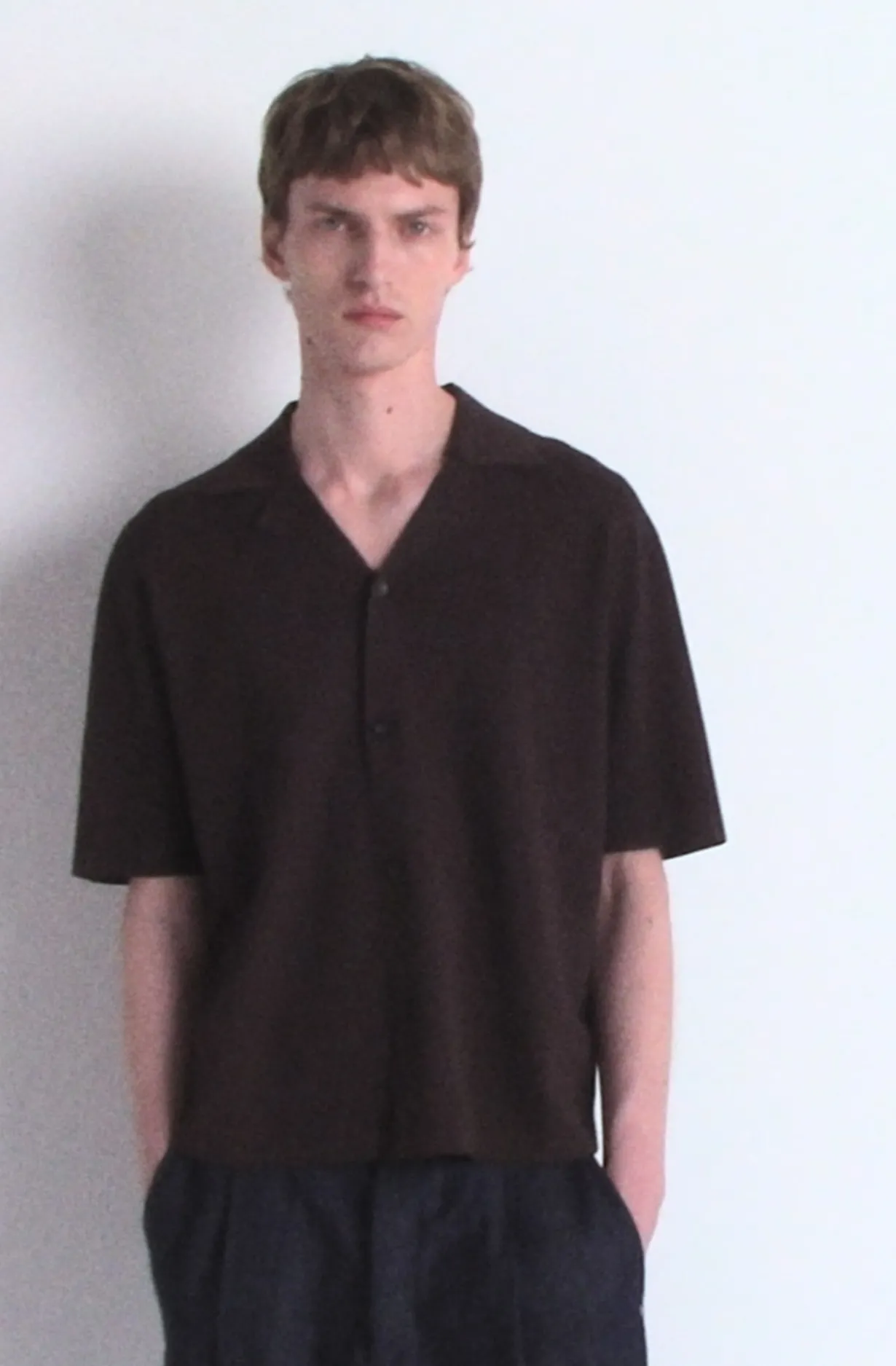 PERFORATED KNITTED SHORT-SLEEVED SHIRT