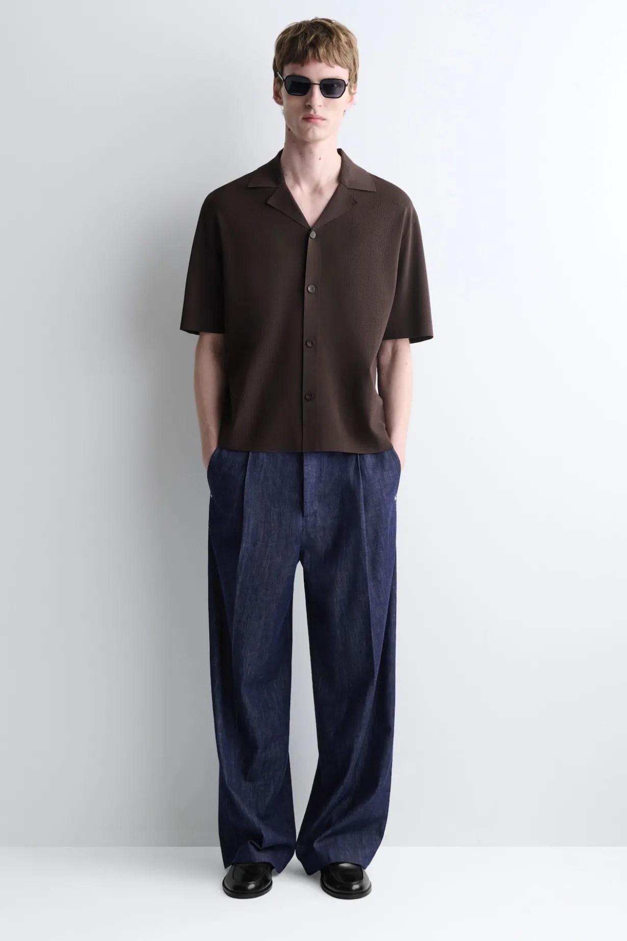 PERFORATED KNITTED SHORT-SLEEVED SHIRT