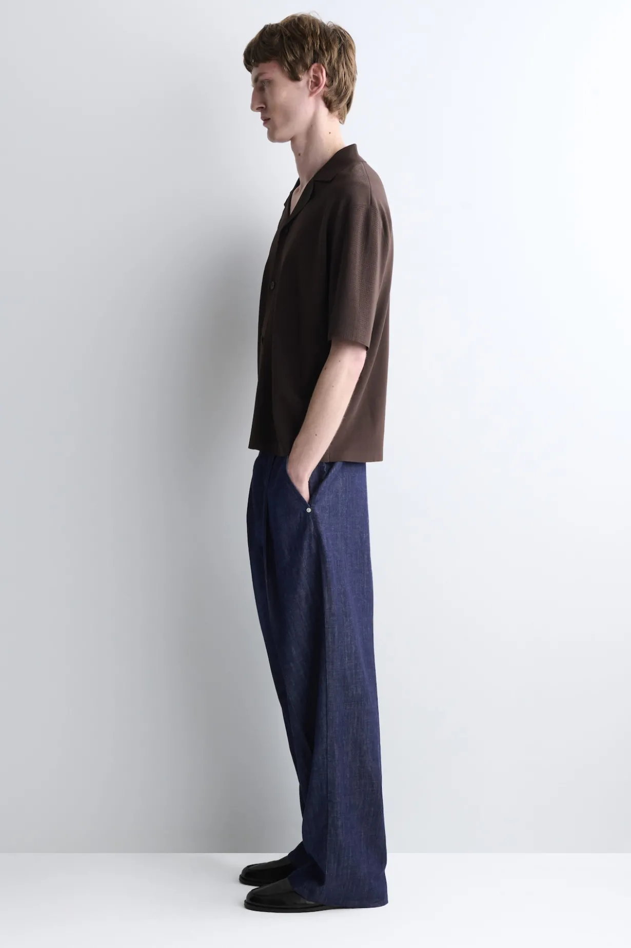 PERFORATED KNITTED SHORT-SLEEVED SHIRT