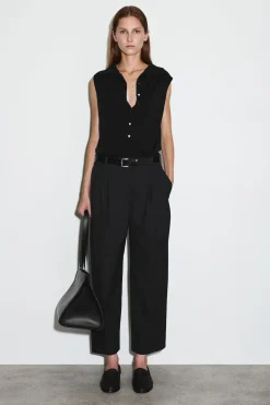 PLEATED BARREL-LEG WOOL PANTS