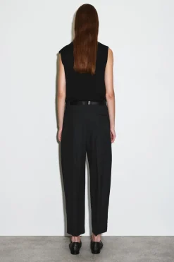 PLEATED BARREL-LEG WOOL PANTS
