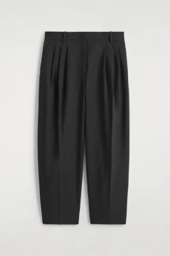 PLEATED BARREL-LEG WOOL PANTS