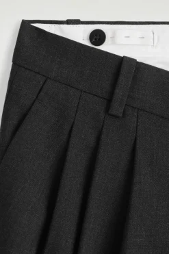 PLEATED BARREL-LEG WOOL PANTS