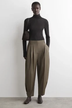 PLEATED BARREL-LEG WOOL PANTS