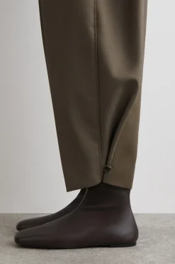 PLEATED BARREL-LEG WOOL PANTS