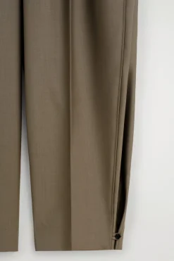 PLEATED BARREL-LEG WOOL PANTS