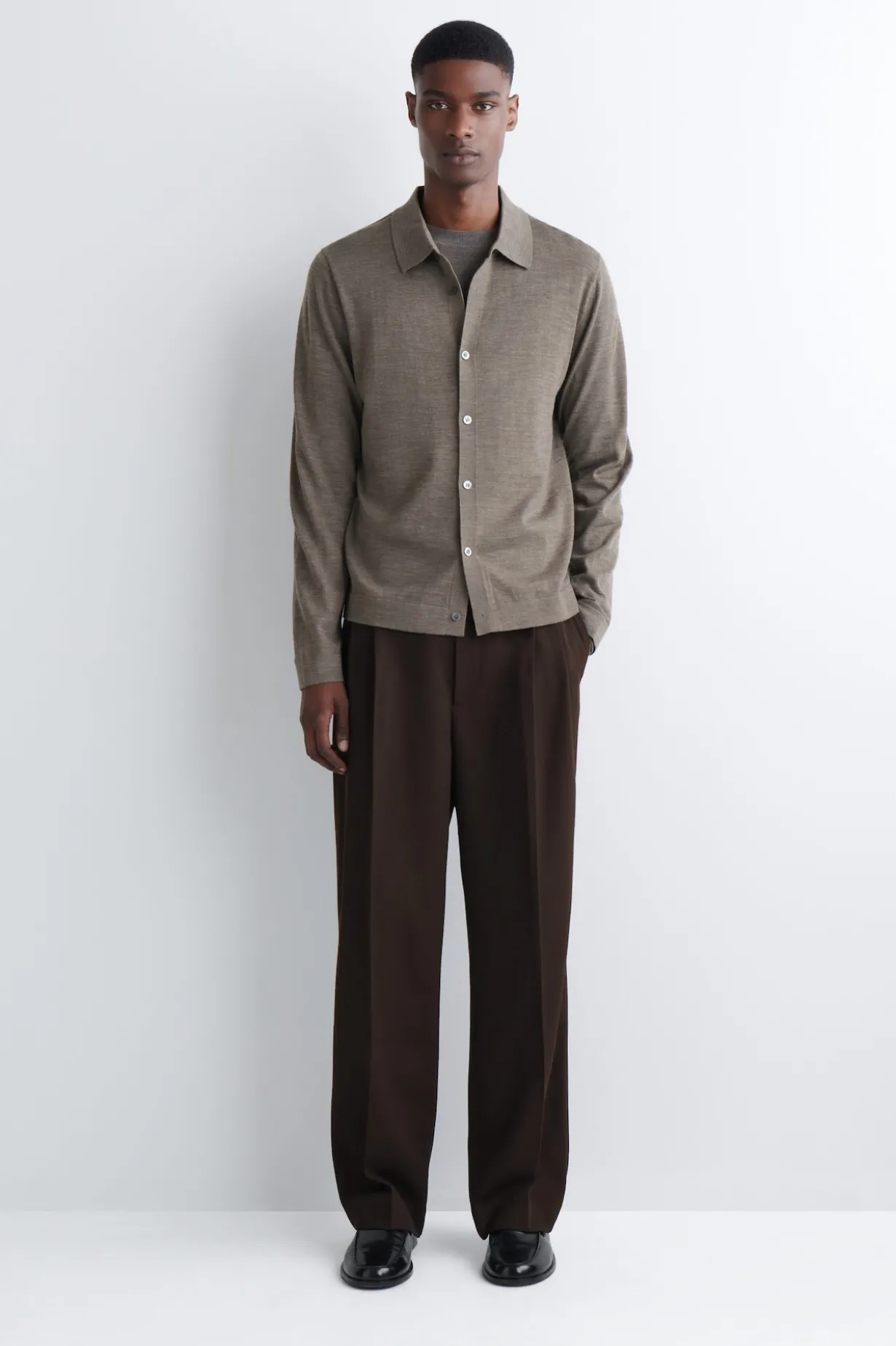 PLEATED RELAXED-FIT STRAIGHT-LEG TROUSERS