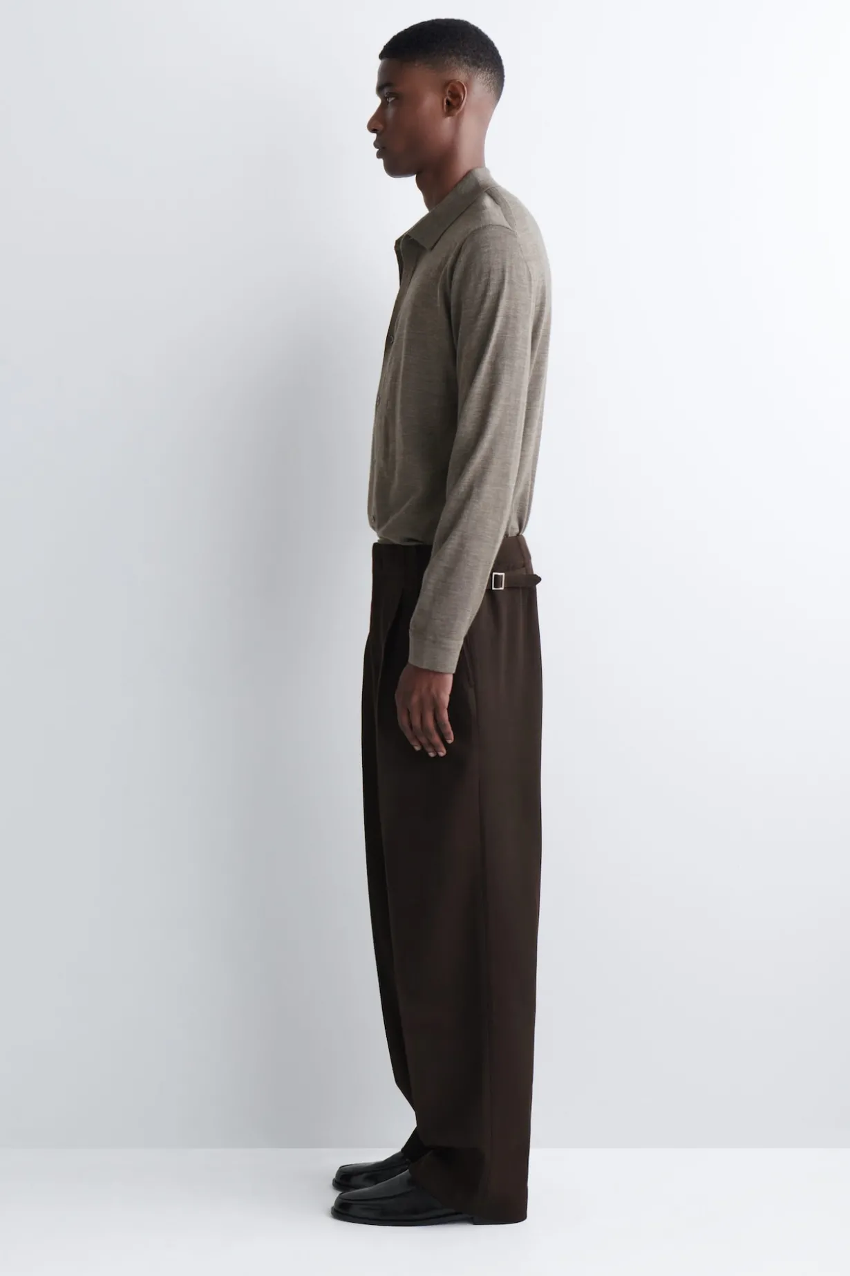 PLEATED RELAXED-FIT STRAIGHT-LEG TROUSERS