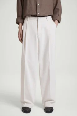 PLEATED WIDE-LEG DENIM PANTS