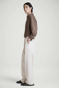 PLEATED WIDE-LEG DENIM PANTS