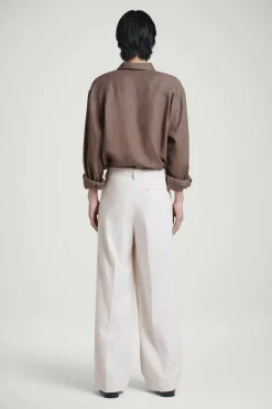 PLEATED WIDE-LEG DENIM PANTS