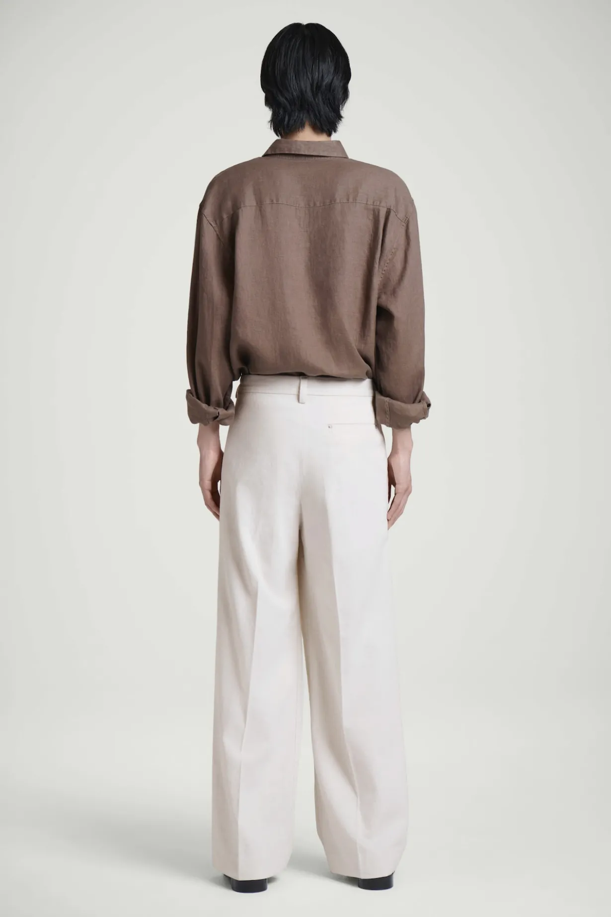 PLEATED WIDE-LEG DENIM PANTS