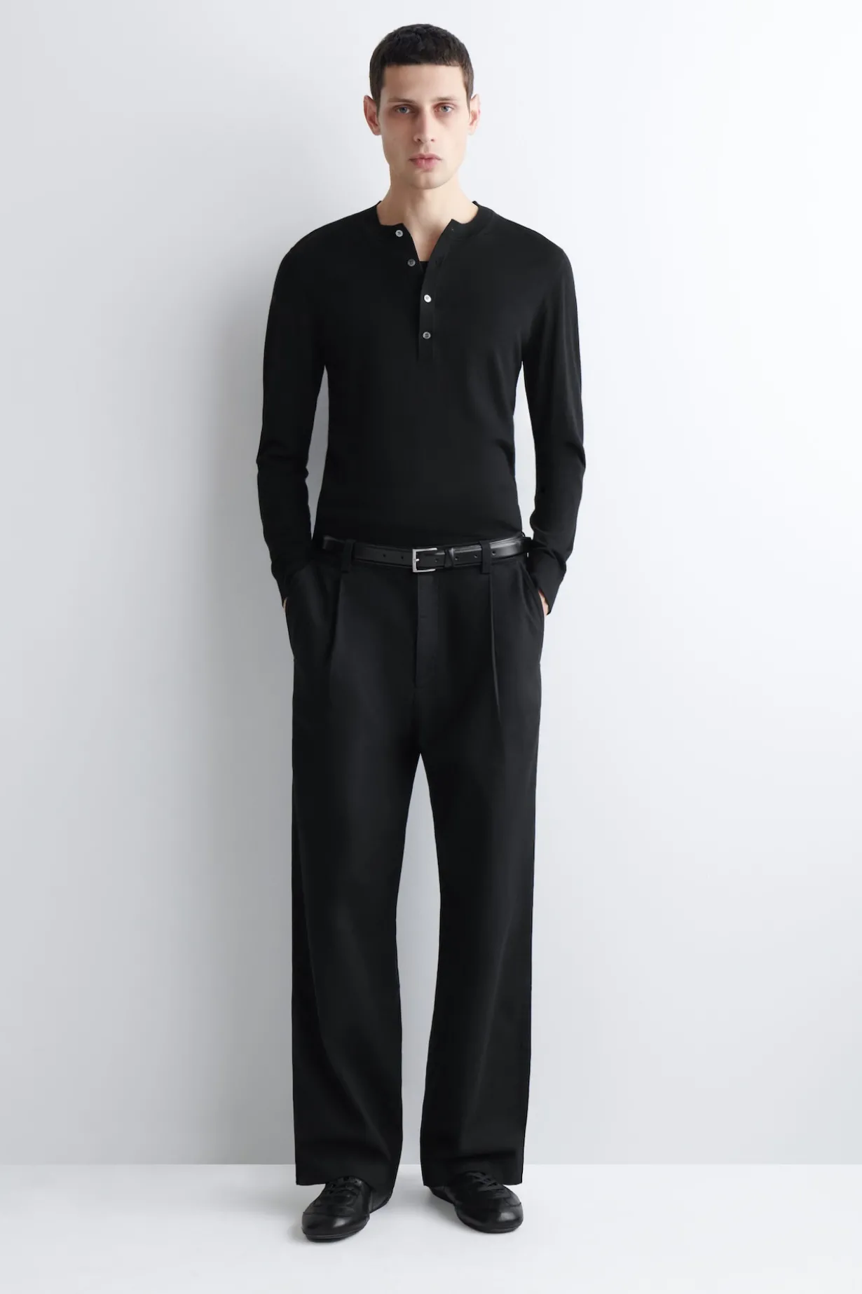 PLEATED WIDE-LEG DENIM PANTS