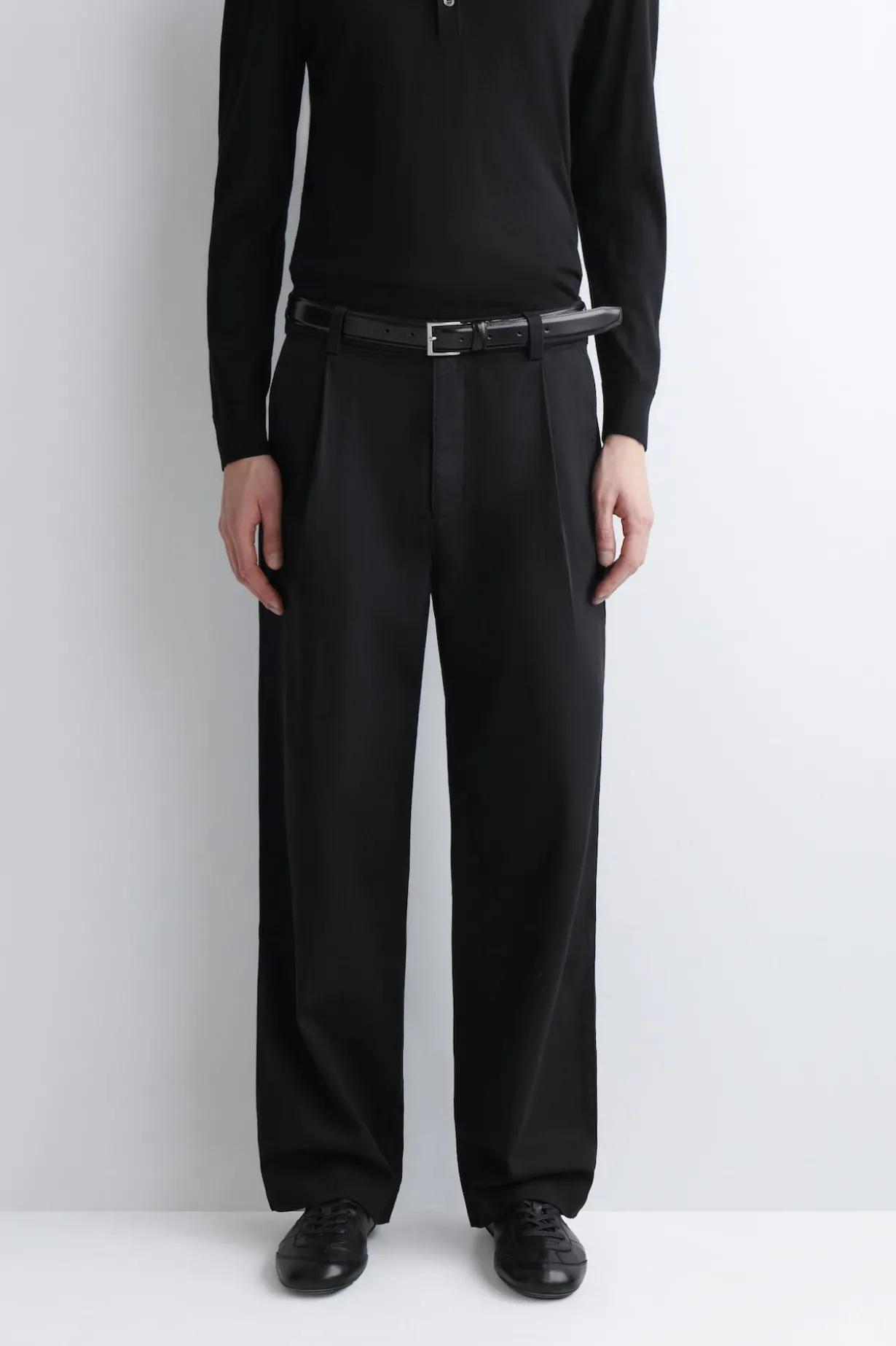 PLEATED WIDE-LEG DENIM PANTS