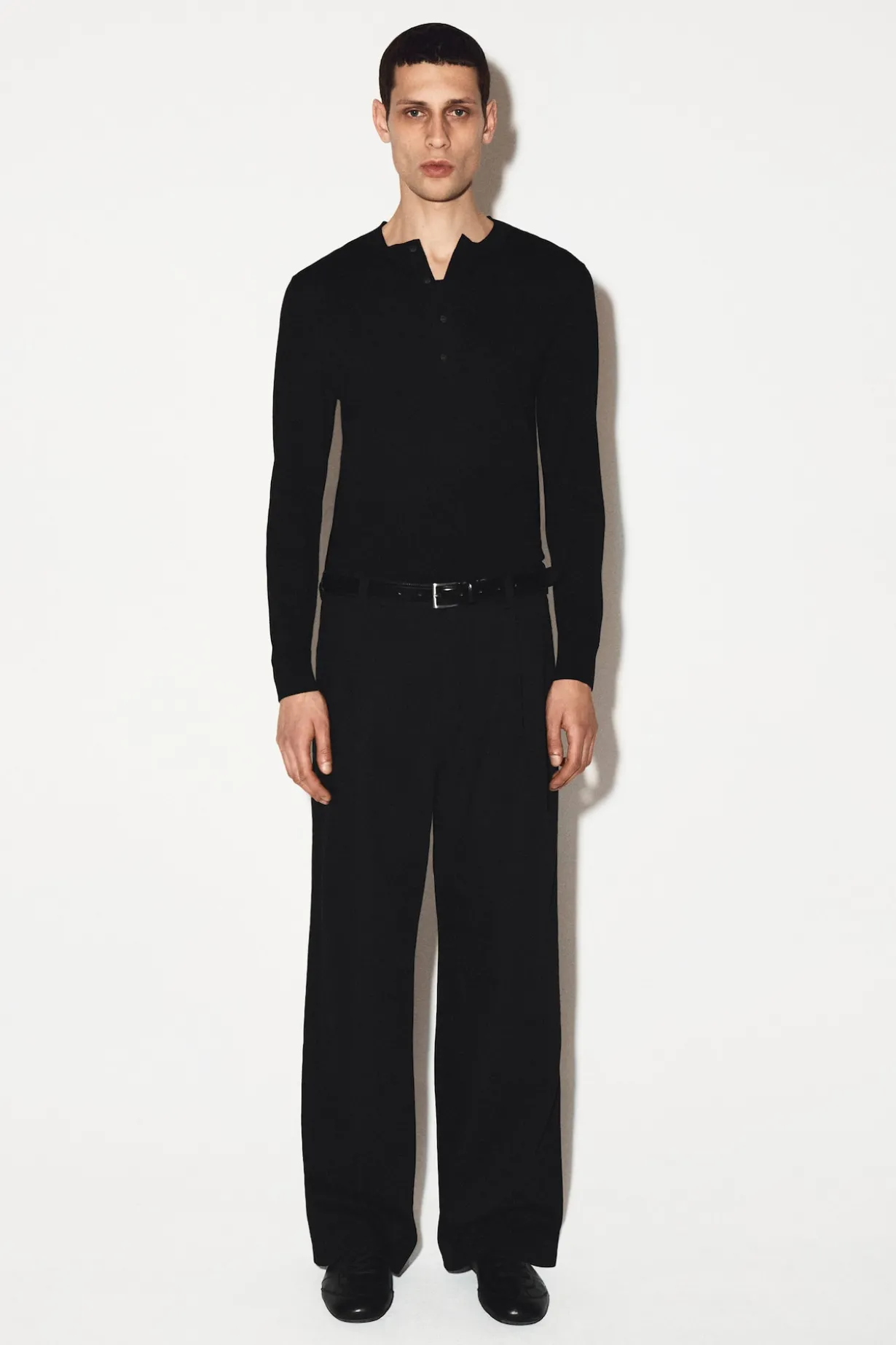 PLEATED WIDE-LEG DENIM PANTS