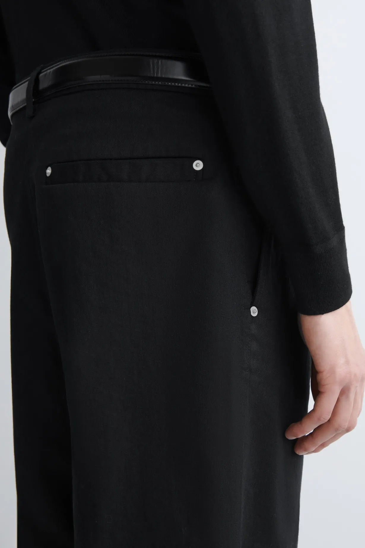 PLEATED WIDE-LEG DENIM PANTS