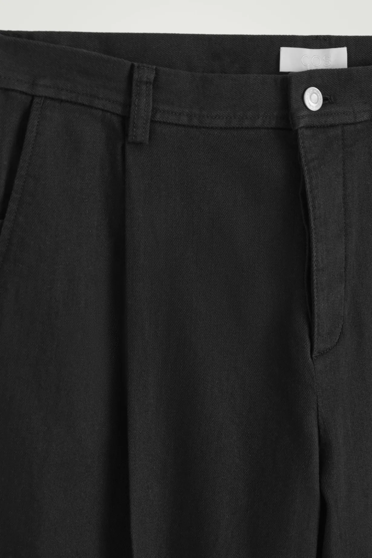 PLEATED WIDE-LEG DENIM PANTS