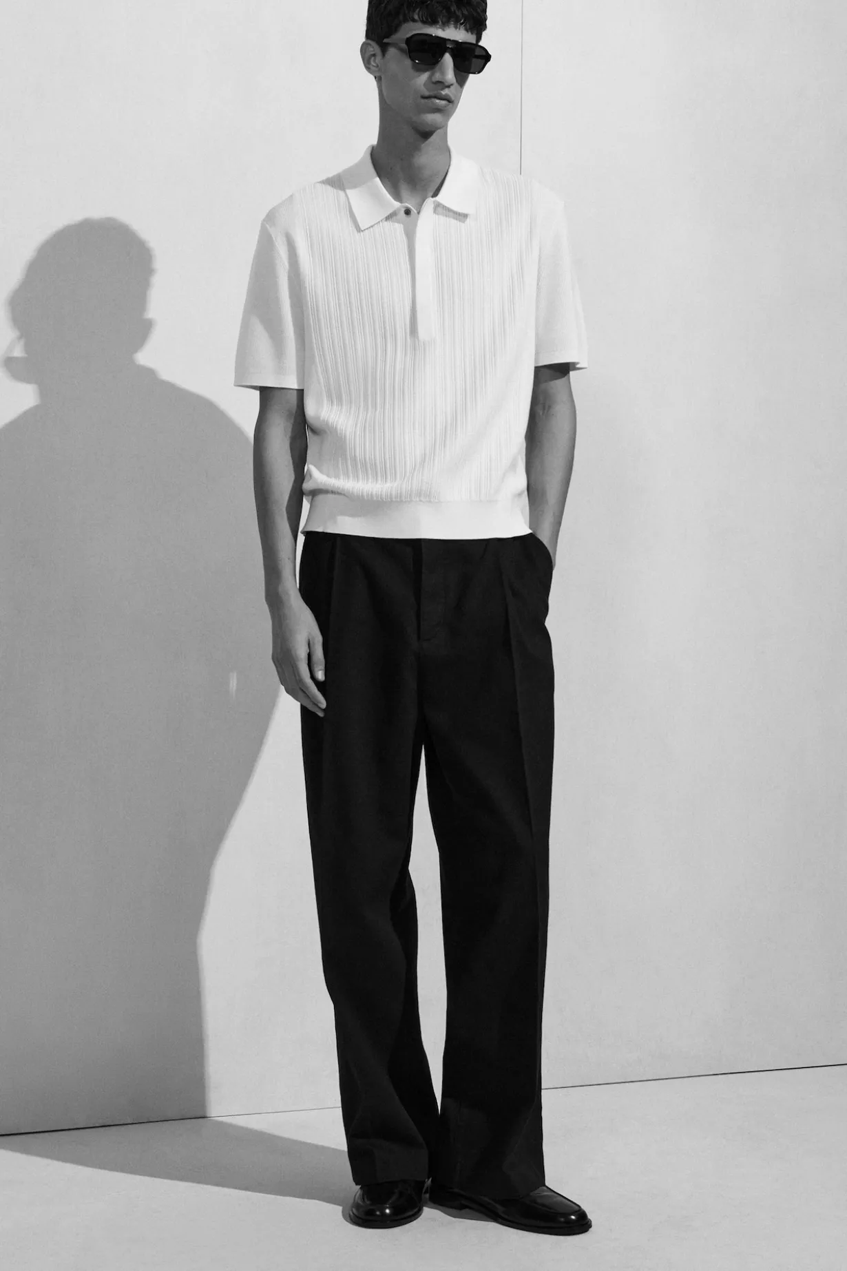 PLEATED WIDE-LEG DENIM PANTS
