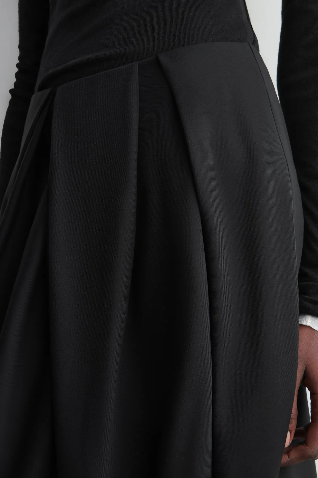 PLEATED WOOL MIDI TULIP SKIRT