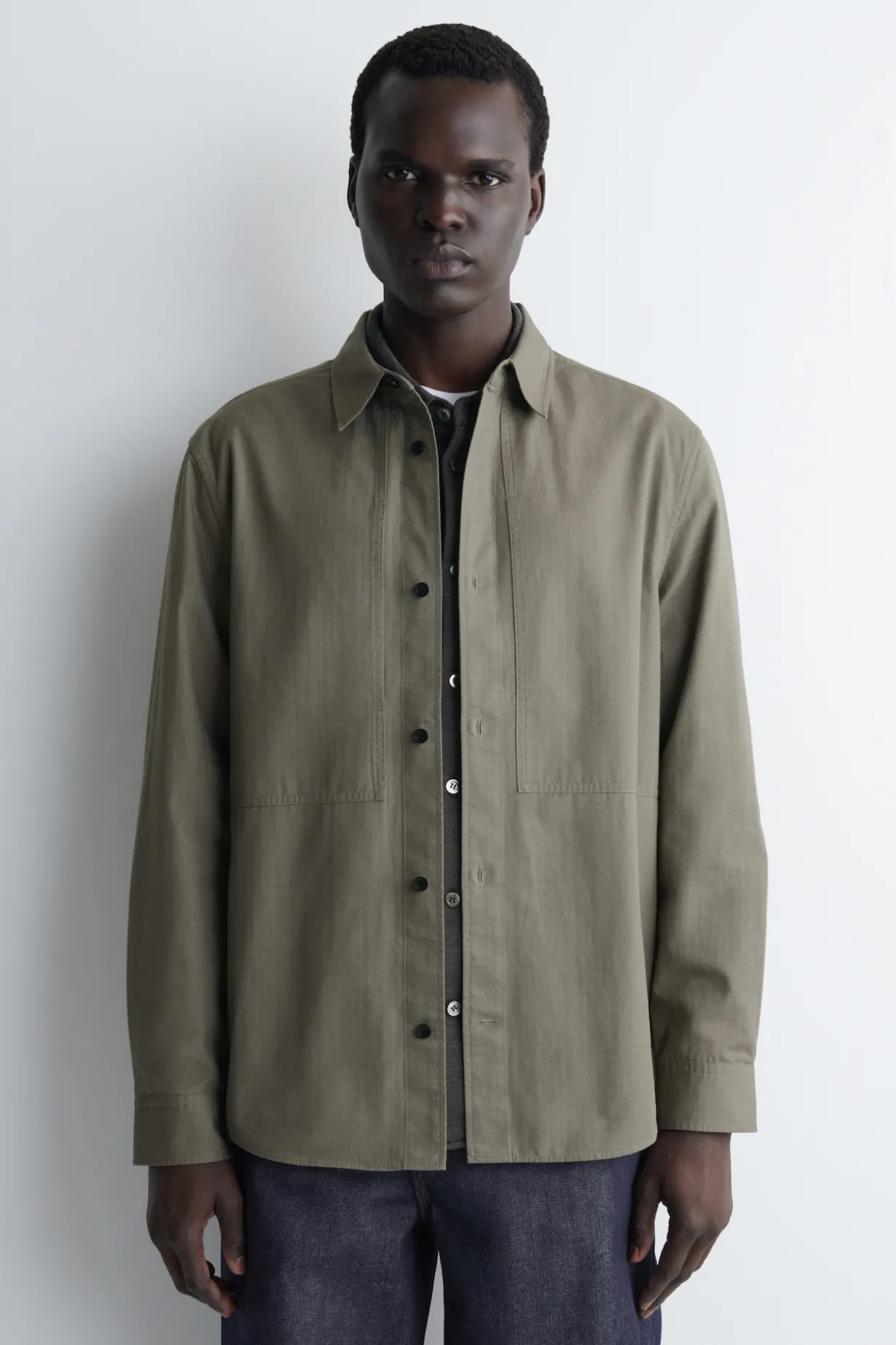 POCKET-DETAIL COTTON SHIRT