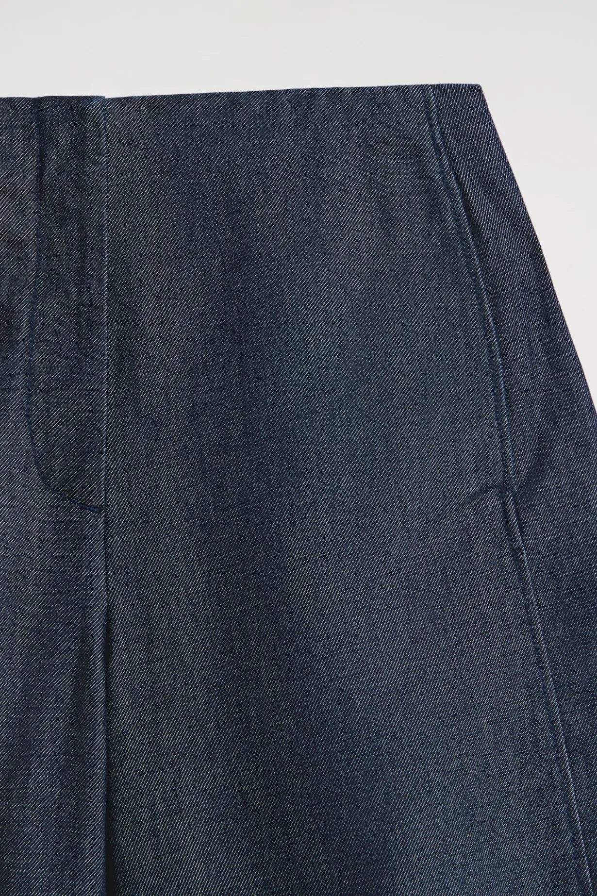 RAW DENIM CROPPED BARREL-LEG PANTS