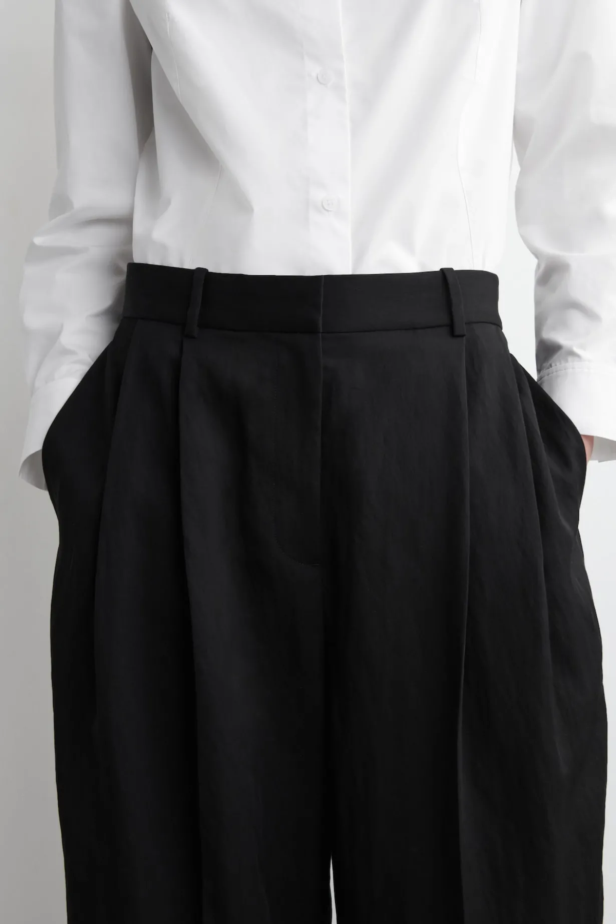 RELAXED FLUID WIDE-LEG PANTS