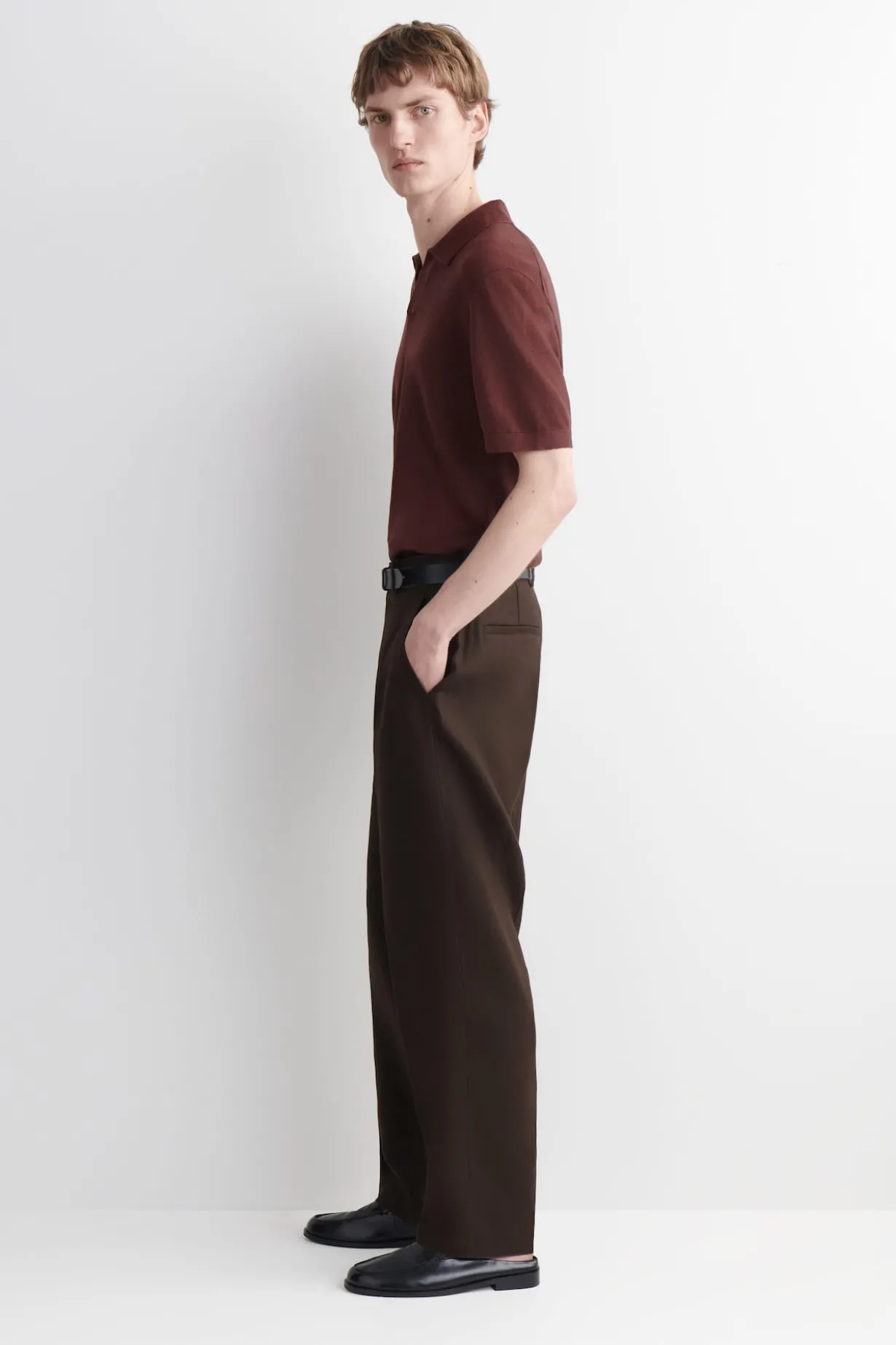 RELAXED LINEN TAPERED PANTS