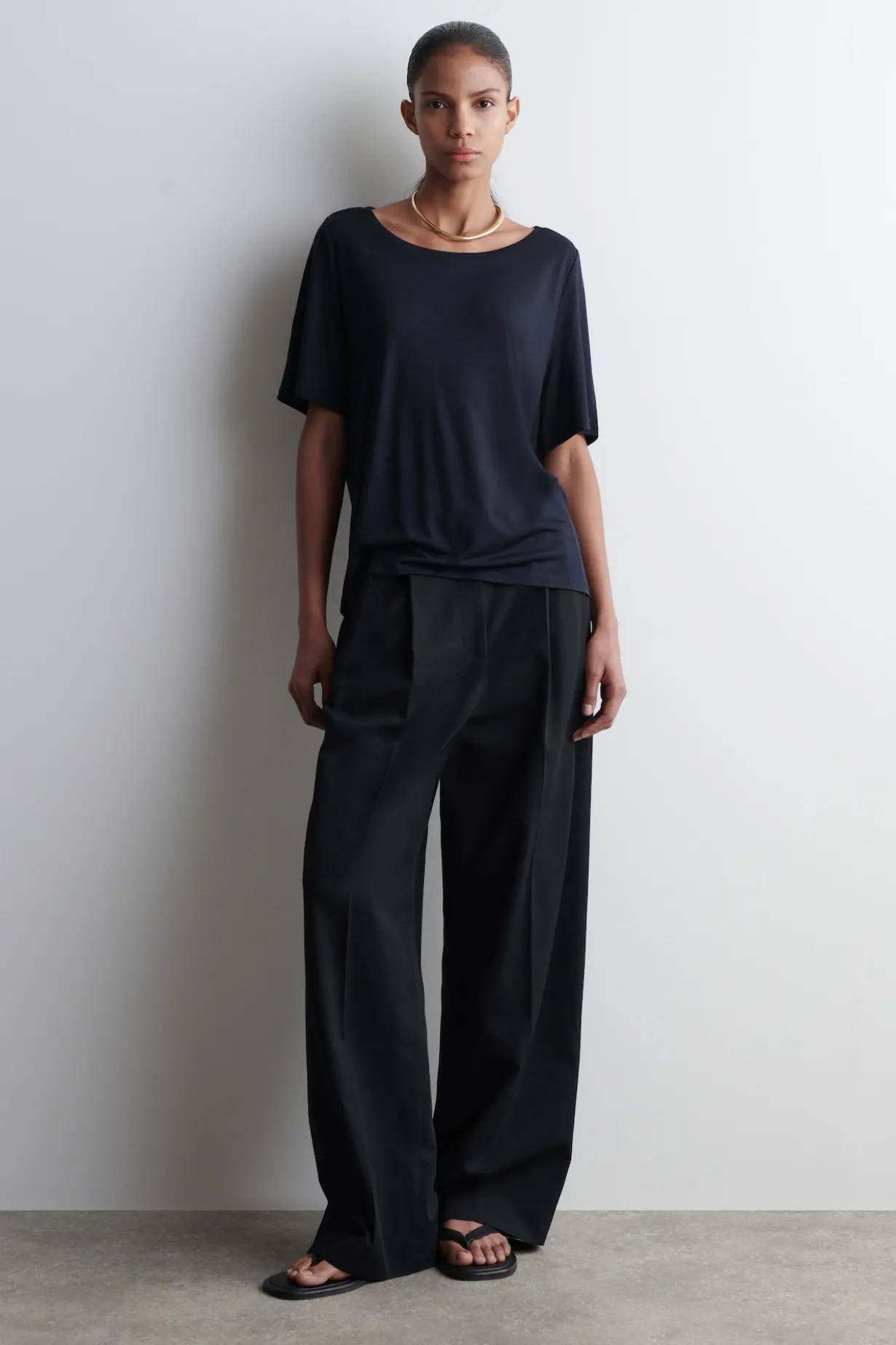 RELAXED SCOOP-NECK T-SHIRT
