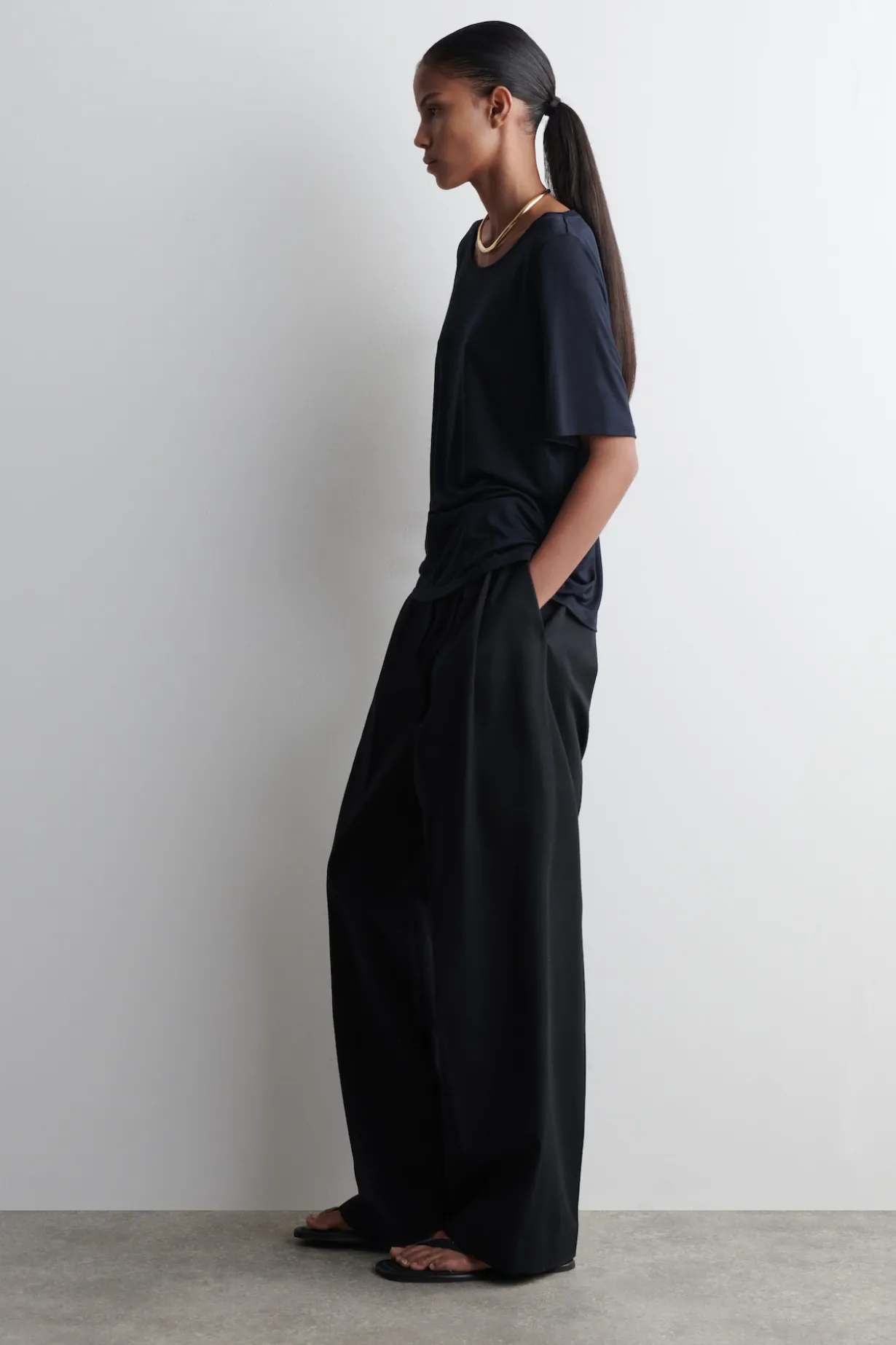 RELAXED SCOOP-NECK T-SHIRT
