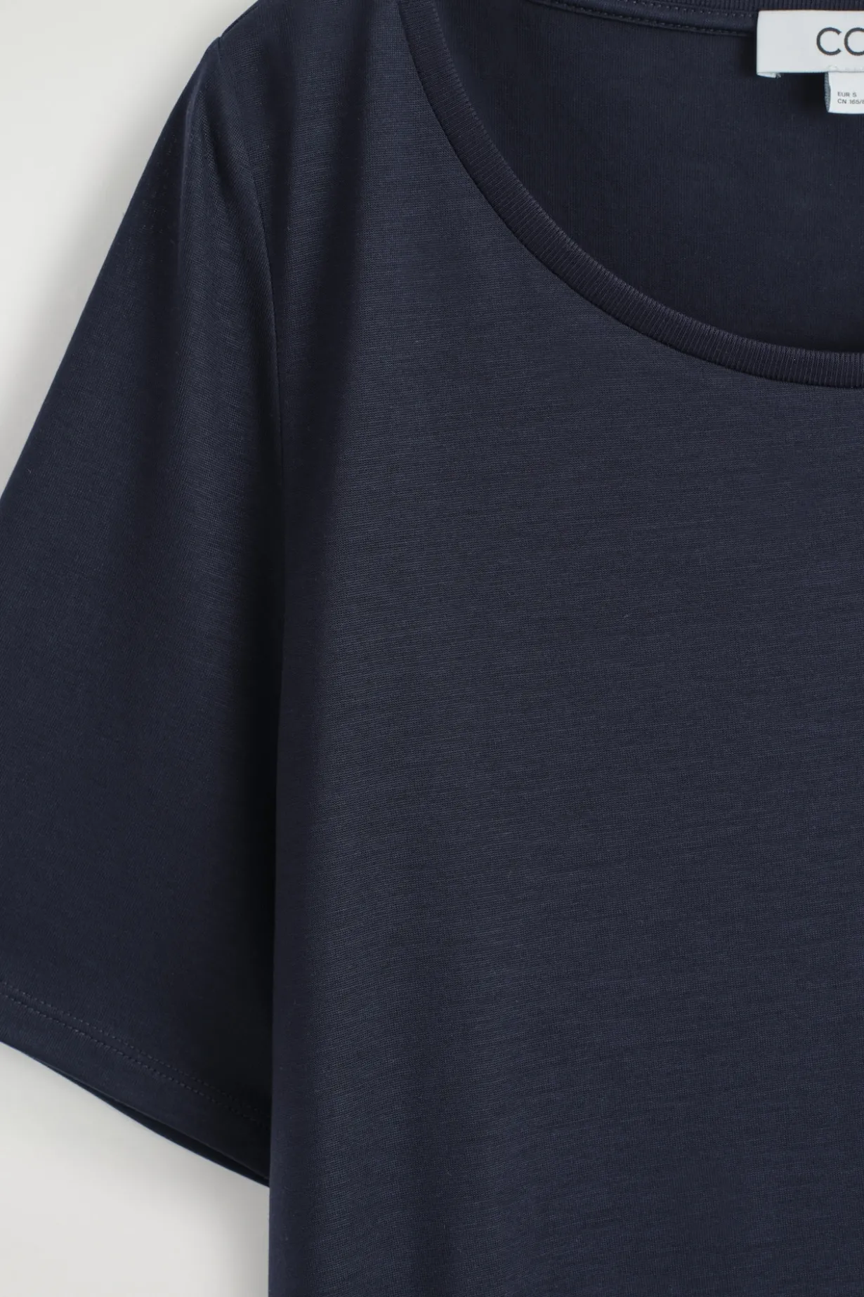 RELAXED SCOOP-NECK T-SHIRT