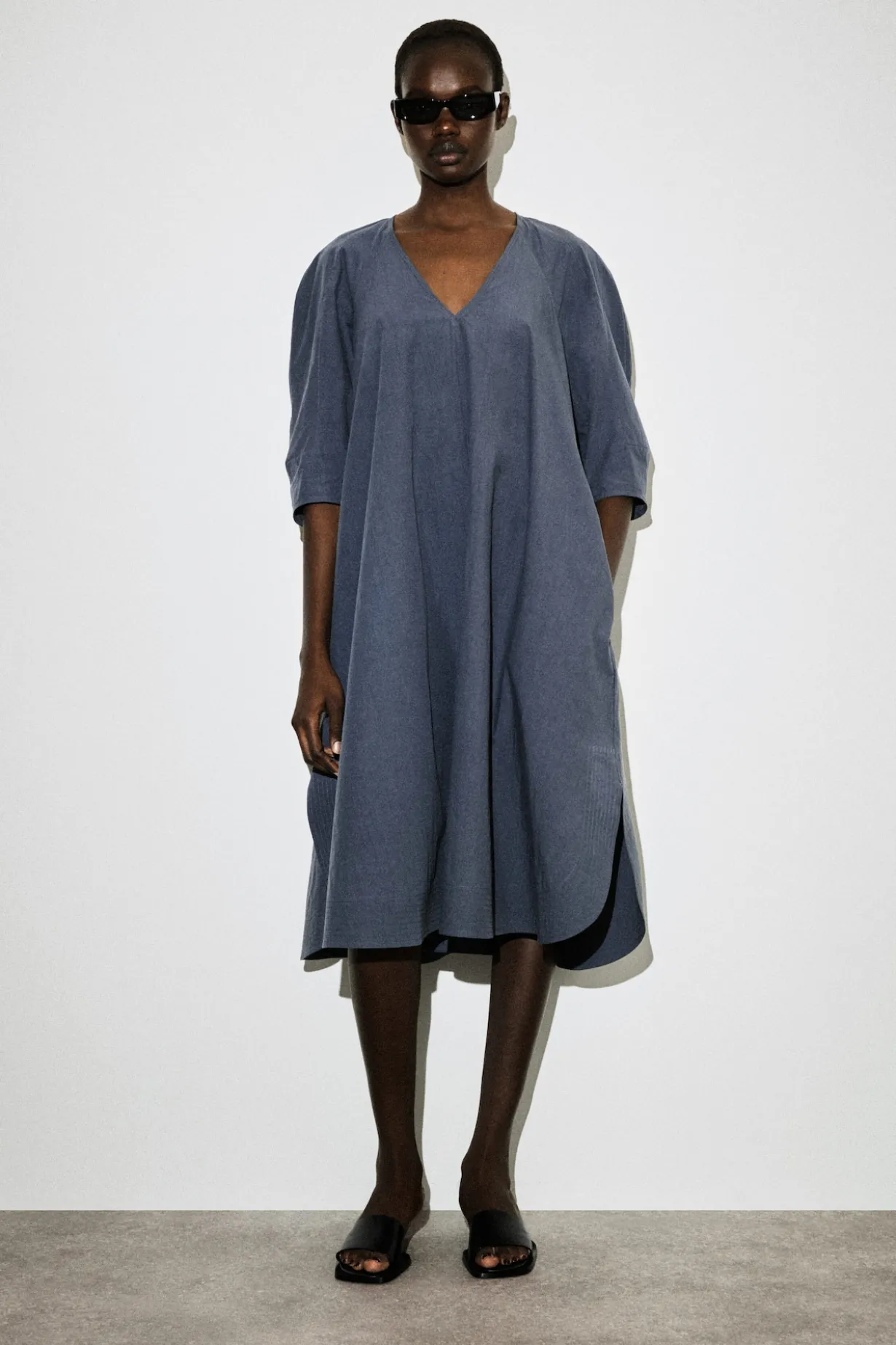 ROUNDED V-NECK COTTON MIDI DRESS
