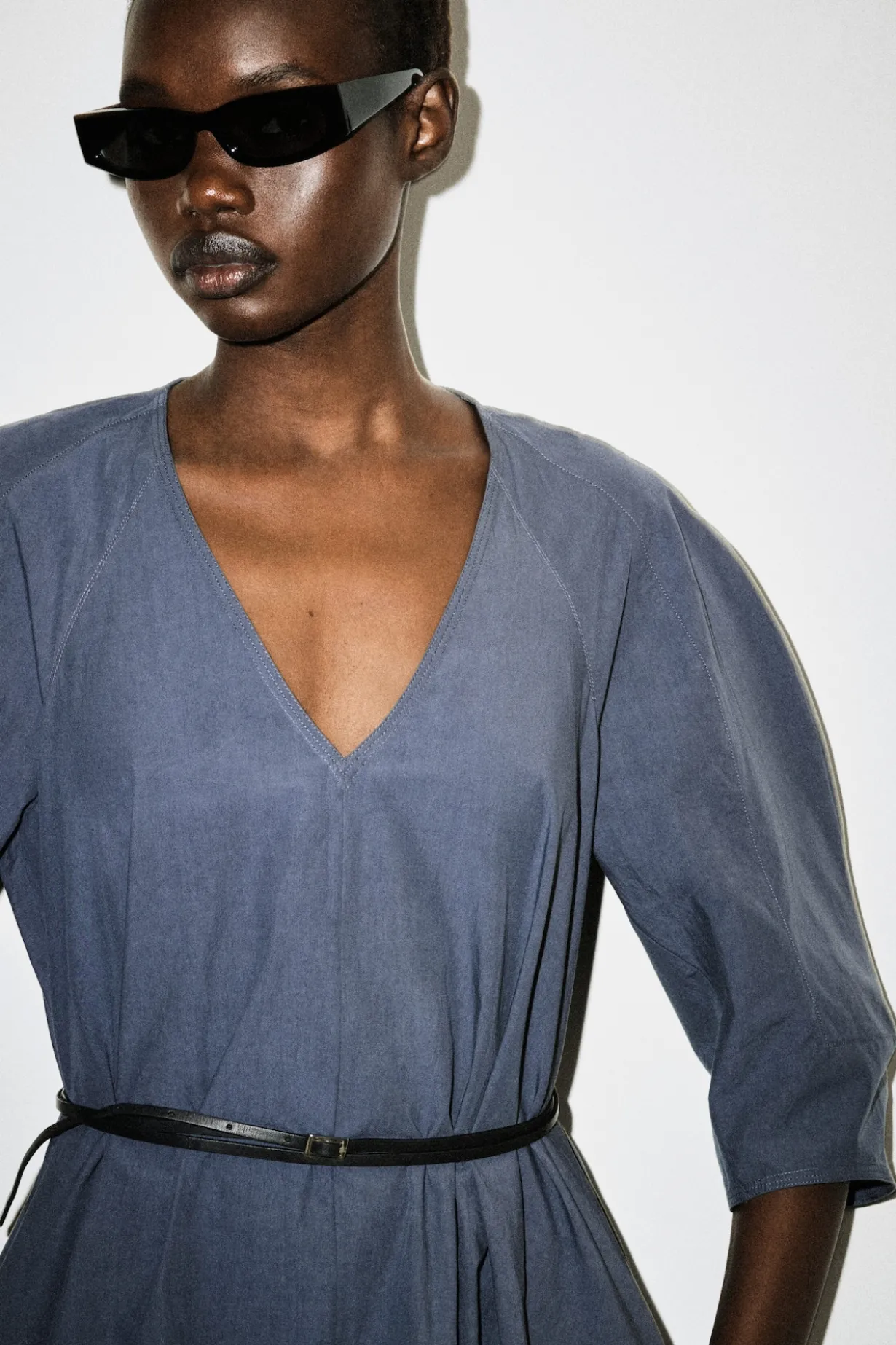 ROUNDED V-NECK COTTON MIDI DRESS