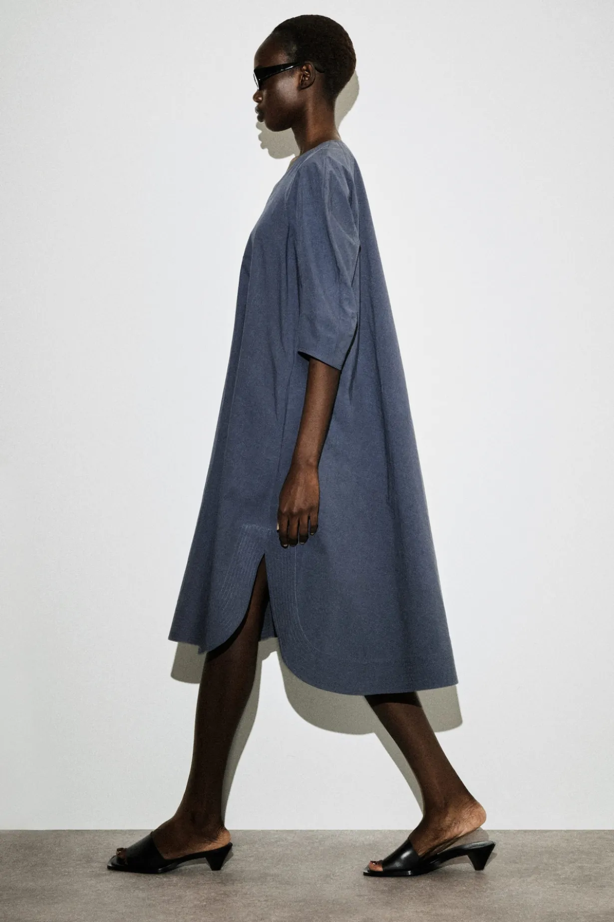ROUNDED V-NECK COTTON MIDI DRESS
