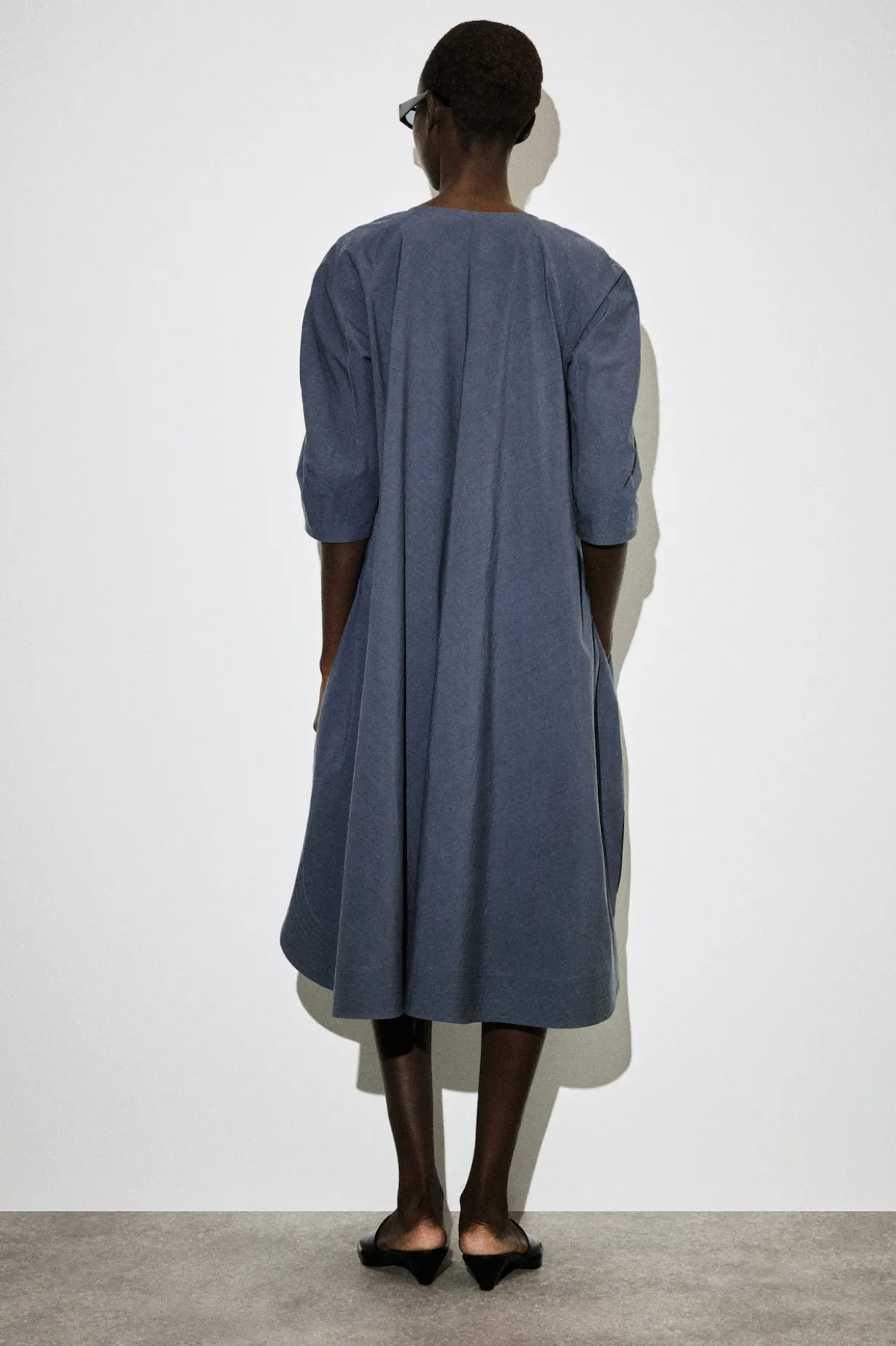 ROUNDED V-NECK COTTON MIDI DRESS