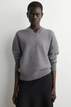 ROUNDED WOOL V-NECK SWEATER