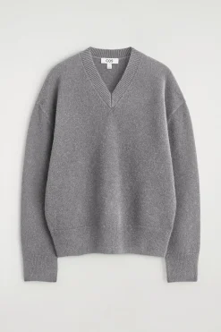 ROUNDED WOOL V-NECK SWEATER