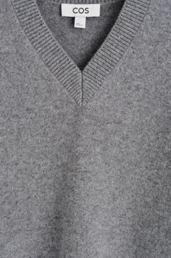 ROUNDED WOOL V-NECK SWEATER