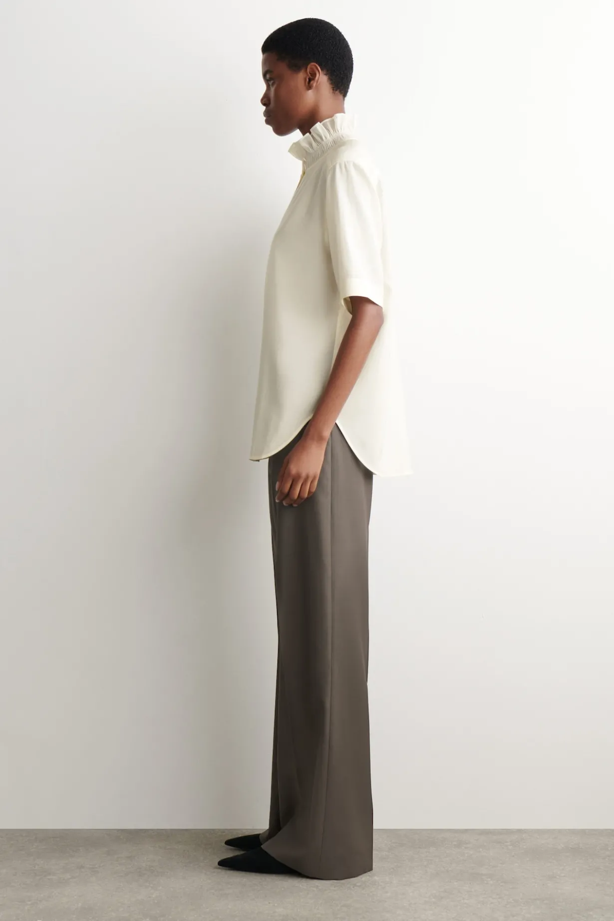 RUFFLE-COLLAR MODAL BLOUSE