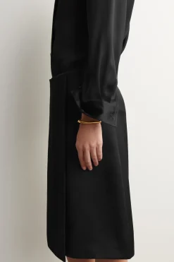 SCULPTED BANGLE