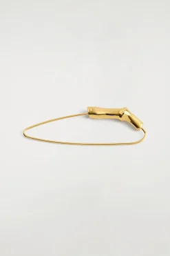 SCULPTED BROOCH