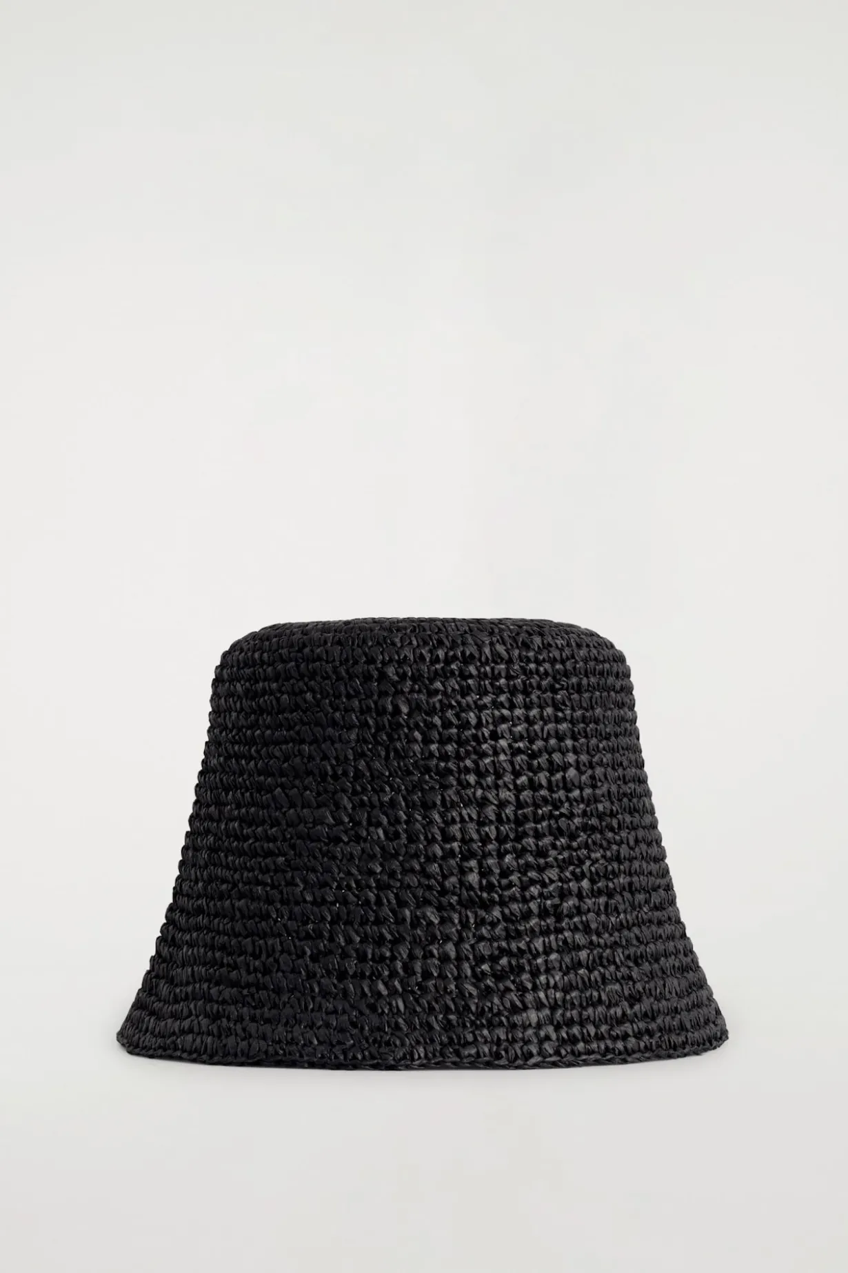 SCULPTED STRAW BUCKET HAT