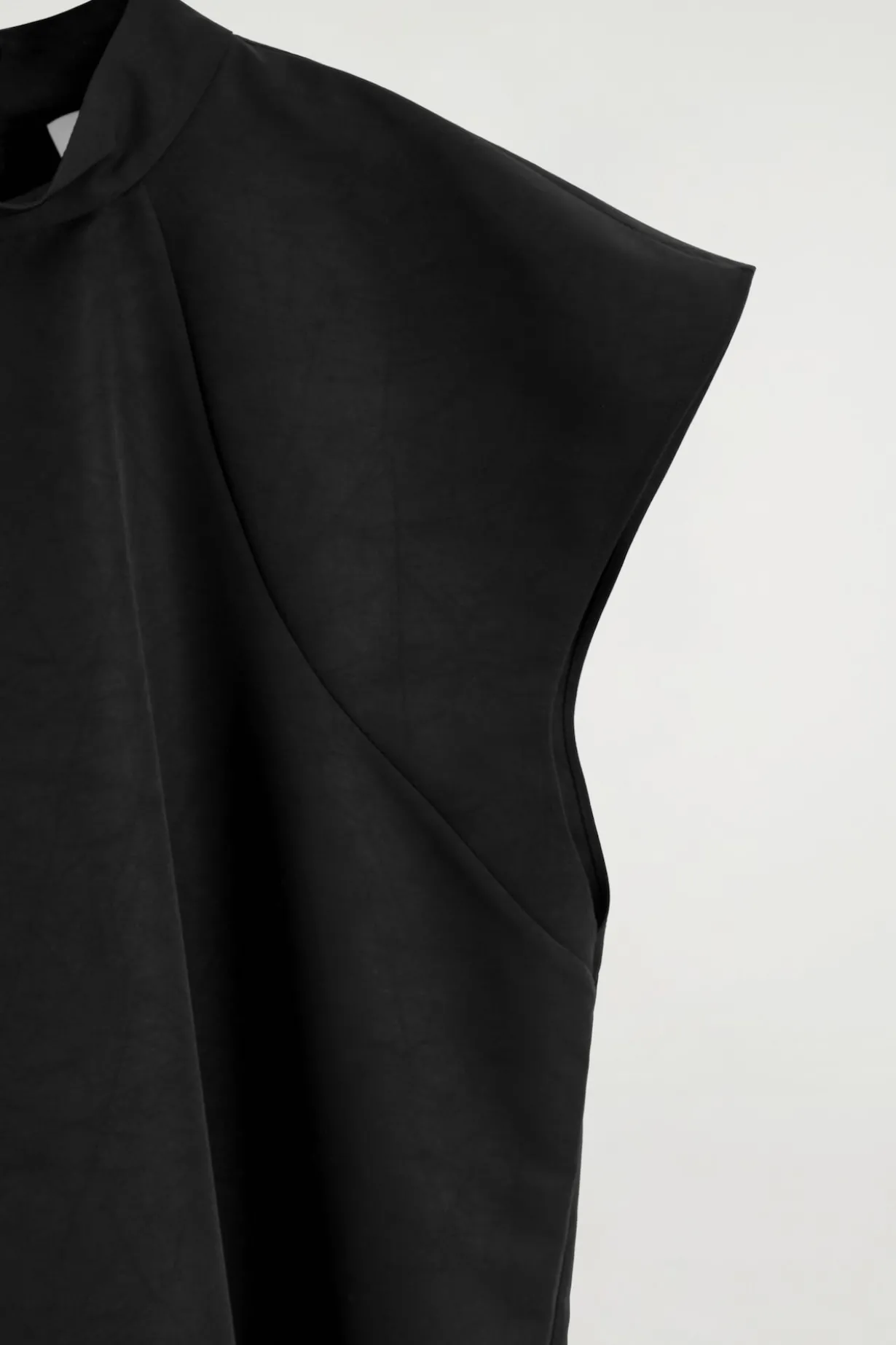 SCULPTED TURTLENECK DRESS