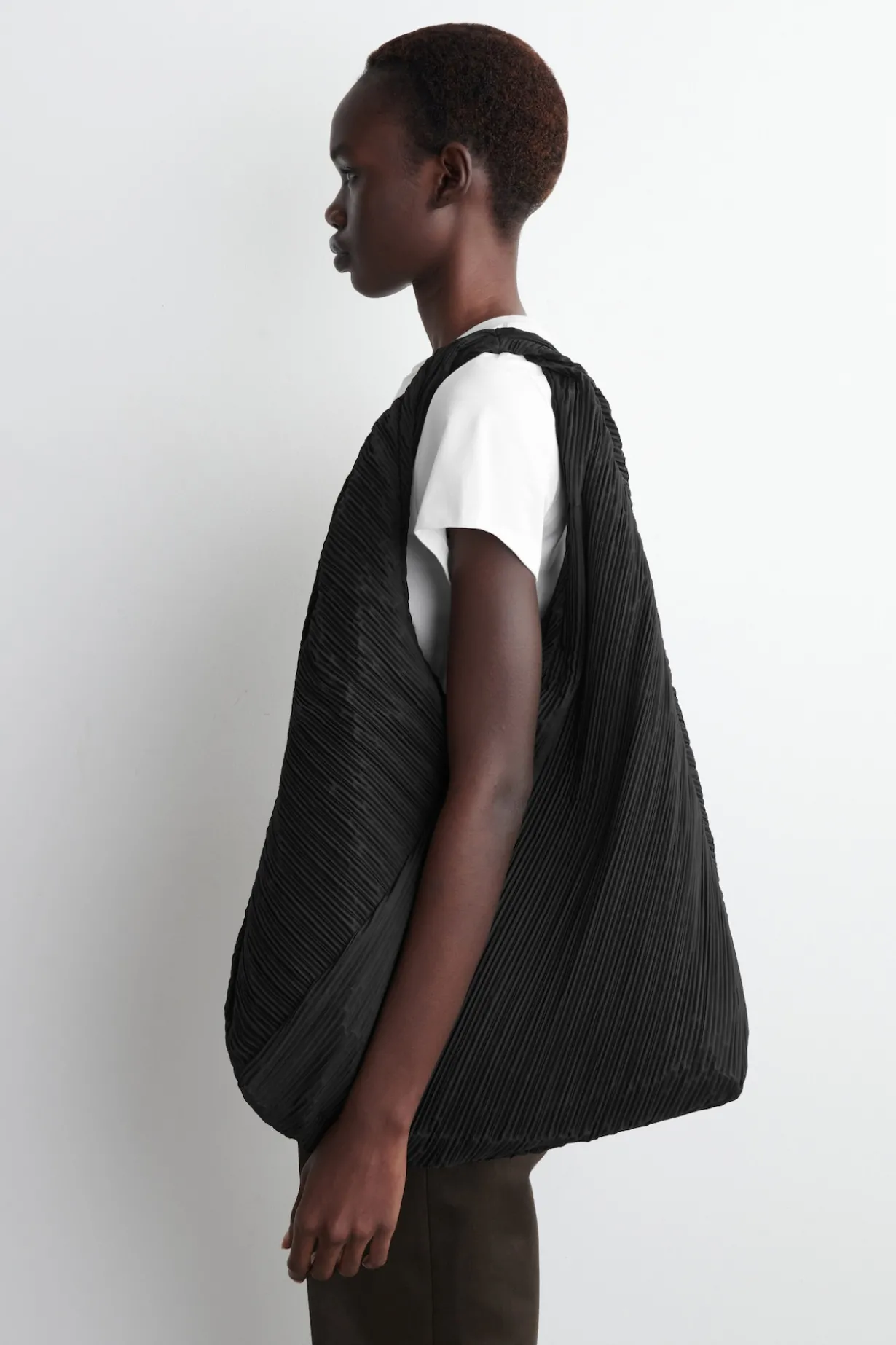 SCULPTURAL SHOULDER BAG – PLEATED