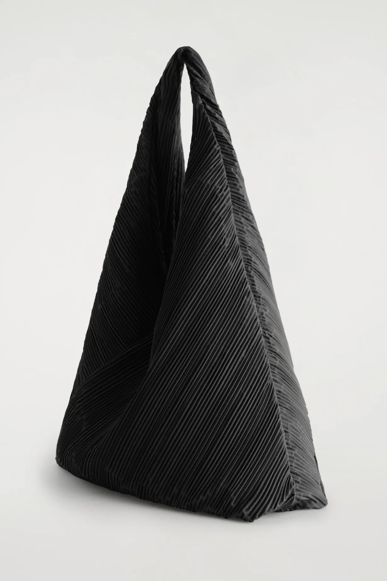 SCULPTURAL SHOULDER BAG – PLEATED