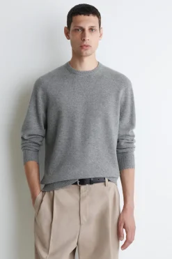 SEAMLESS CASHMERE CREW-NECK SWEATER