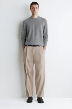 SEAMLESS CASHMERE CREW-NECK SWEATER